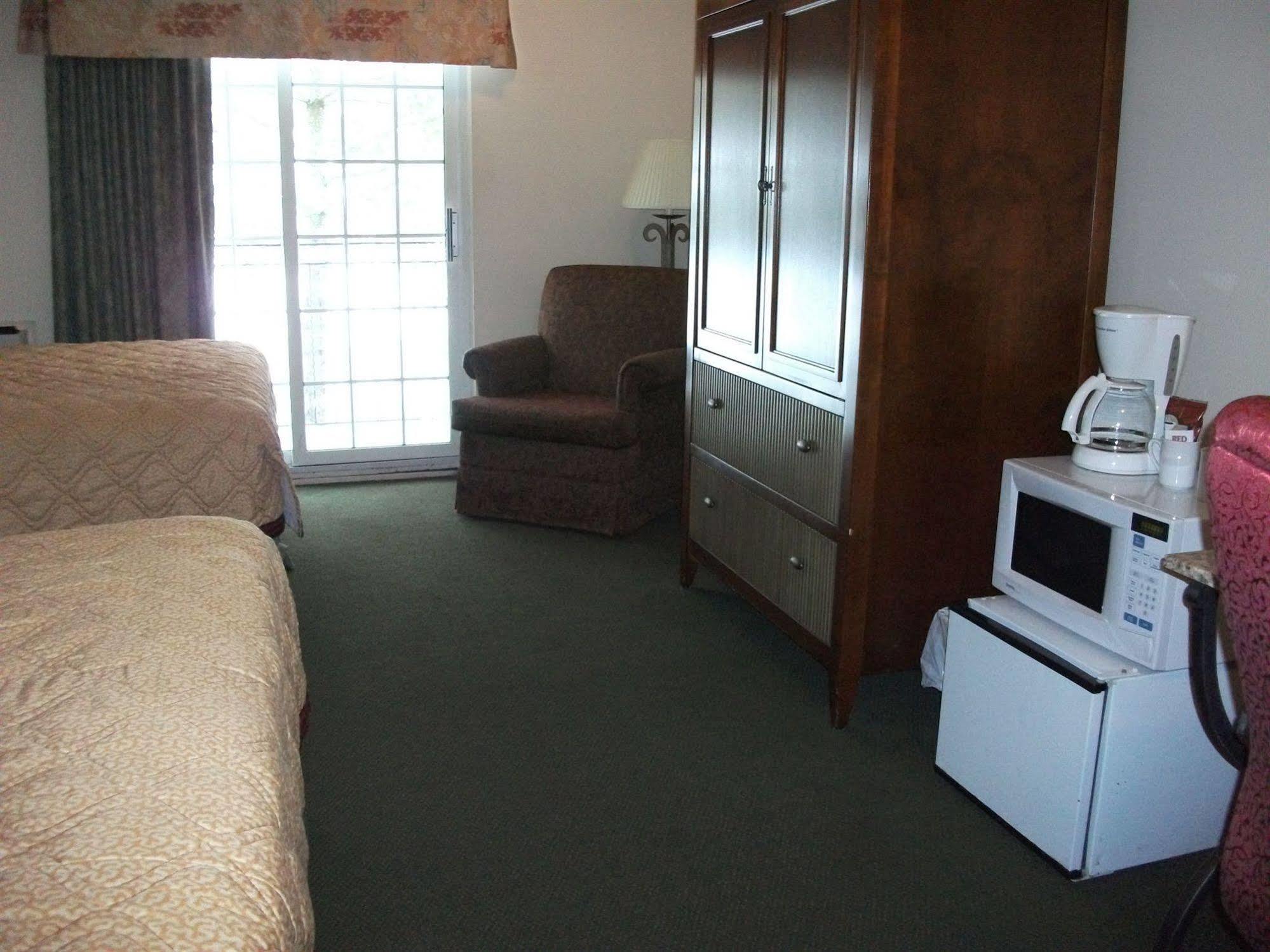 Travelodge By Wyndham Wasaga Beach Buitenkant foto