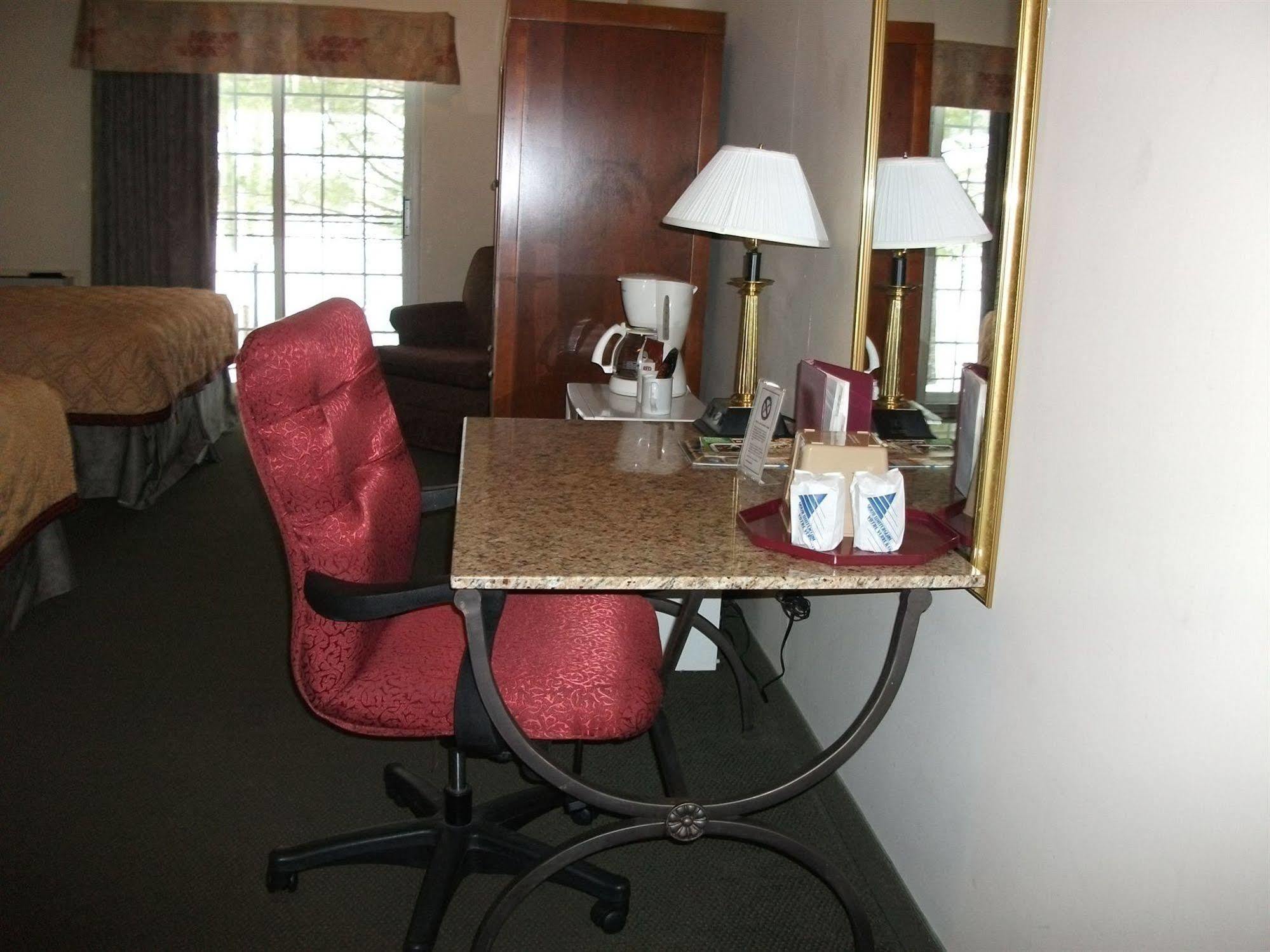 Travelodge By Wyndham Wasaga Beach Kamer foto